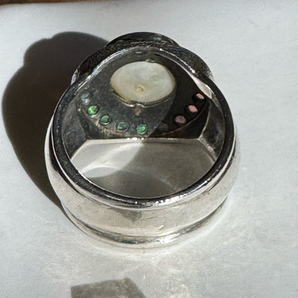 Vintage Silver Ring with Pearl and Opalescent Gems - Picture 6 of 11